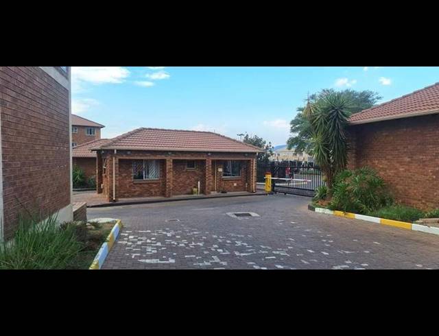 2 BEDROOM APARTMENT FOR SALE IN KARENPARK